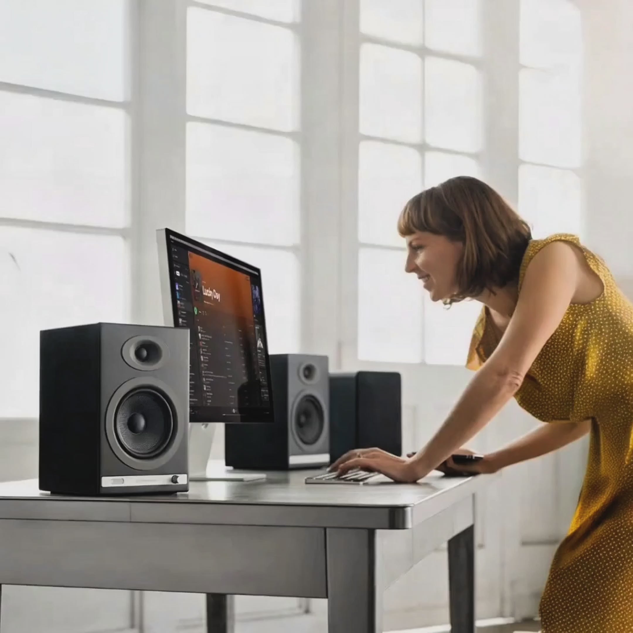 Load video: Audioengine-[3色可選] HD5 藍牙有源喇叭